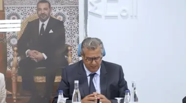 أخنوش يشجب الحملات المغرضة ضد رموز المملكة ويصفها بـ "صغائر الأمور ومناوشات المتآمرين"